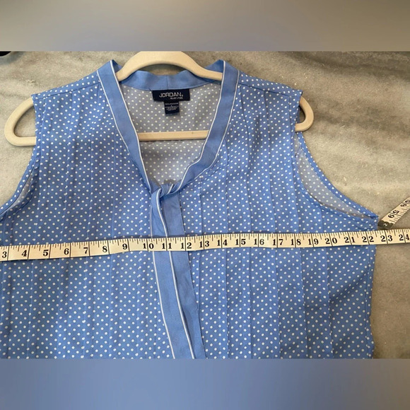 Jordan Pleated Front Bow Tie Neck Sleeveless Blue White Polka Dot Blouse Size L - Picture 5 of 7